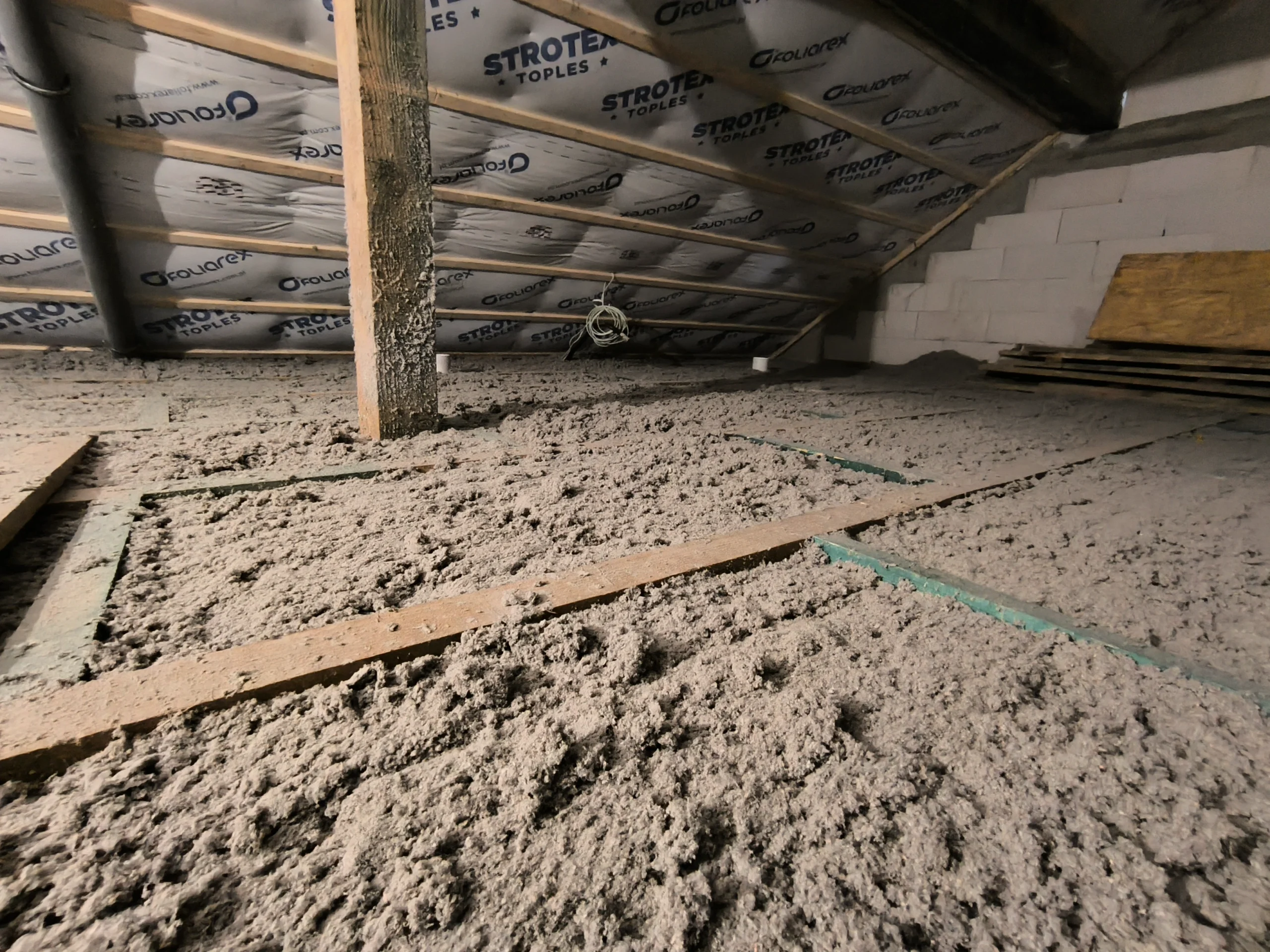 zdjęcie - ocieplanie celulozą